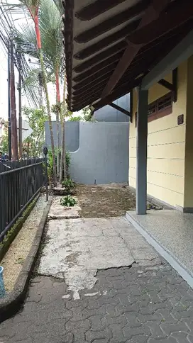 Disewakan rumah pinggir jalan margahayu raya