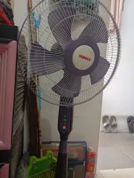 Di JuaL Cepat Kipas Angin merk  YASAKA  16 inchi