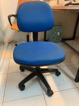 Kursi kantor hitam