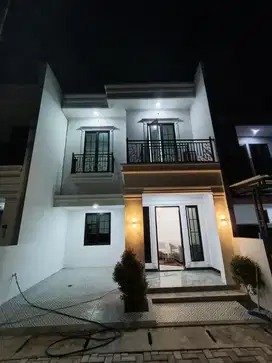 S441.Rumah 2Lt Strategis Clasic Fasum Lengkap pinggir jl raya Ciledug