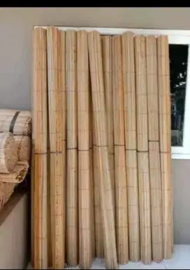 Tirai bambu ,rotan dan kayu motif penghalang matahari dan air hujan