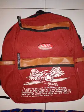 Menjual tas sekolah