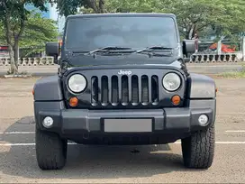 JEEP WRANGLER 3.8 L BENSIN AT 2011 HITAM