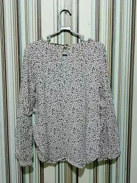 Blouse motif bunga