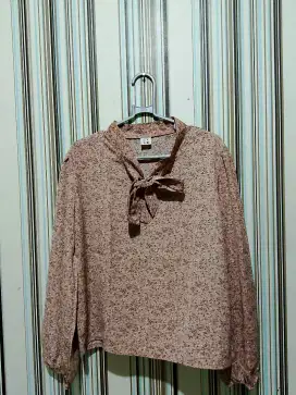 Blouse motif bunga