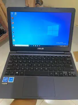 notebook asus layar 12 inci ram 2 gb ssd 256 gb