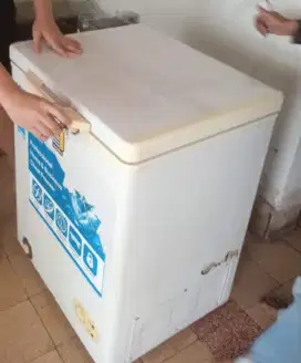 Dijual cepat freezer box bekas