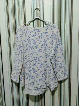 Blouse motif bunga