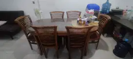 Meja makan jati oval