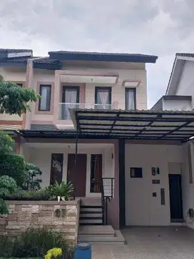 Disewa: Rumah Dua Lantai di Palem Semi, Tangerang