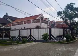 Rumah hook dijual murah lokasi di perumahan dukuh kupang indah