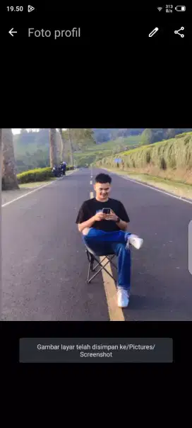 Mencari pekerjaan dbidang apapun.