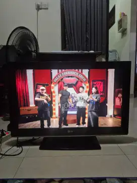 Televisi 32 inch HD LCD TV - LG 32LK311