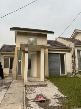 Di jual / take over rumah baru..belum pernah di huni..kondisi standar