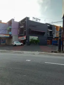 Disewakan Bulanan 2 Ruko 250m2 di Magelang Dgn Parkir Muat Puluhan Mbl