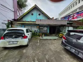 DIJUAL TANAH DAN BANGUNAN LOKASI PINGGIR JALAN SAMPING BANK BRI