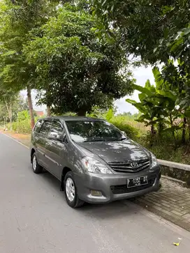 Kijang inova 2010 G bensin 2010