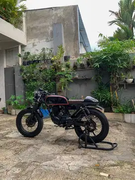 BRAT CAFE RACER ( 1 MOTOR 2 MODEL)