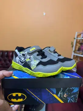 Sepatu batman anak sneaker