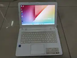 Dijual laptop Asus Putih No minus Ram 4GB DDR4 SSD WINDOWS 11 COD BGR