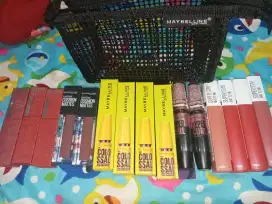 Mascara, lipstik, pouch make up