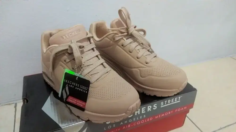 Sepatu Skechers Uno Stand On Air