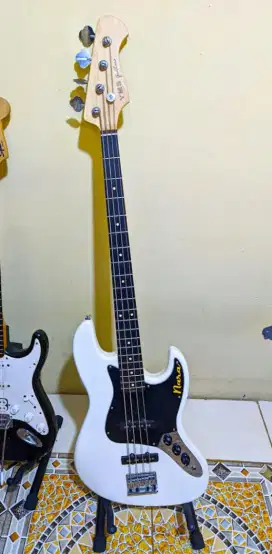 Jazz bass lokal Yms