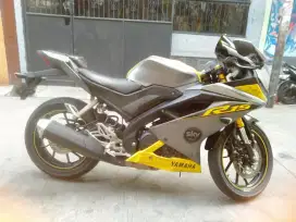 Yamaha R 15 kuning