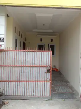 Rumah disewakan berlokasi Strategis, Sekolah,RS,Keramaian,Depan Taman