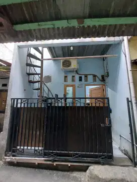 Rumah - 2 Kamar Tidur, 2 Kamar Mandi (2 Lantai)