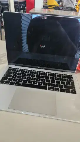 Macbook pro 2017 core i7 8/128GB minus tombol A copot fungsi normal