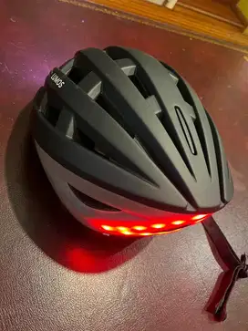 Helm sepeda Lumos-smart helmet