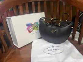 Prada bag - black