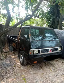 Mitsubishi L300