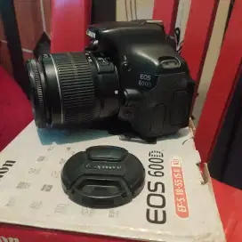 Canon 600D layar bersih komplit dus