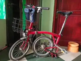 Sepeda Brompton Merah