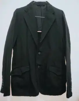 Jas Blazer hitam 2 kancing. Bahan Kanvas tebal. Size M. Ld 106 cm.