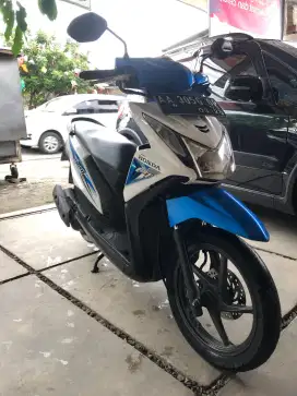 Motor Honda Beat FI 2015 biru putih