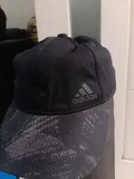 Topi Adidas hitam