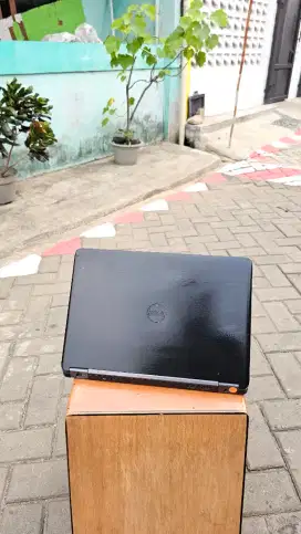 Dell Latitude E5450 Core i5 RAM 8GB Cocok Untuk Kerja. Mesin Kebut