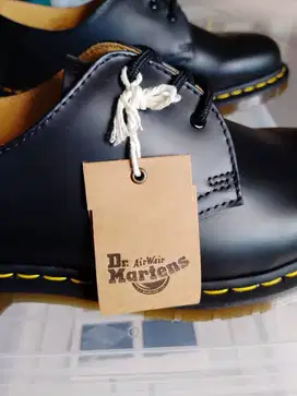 Sepatu Dr Martens / Docmart