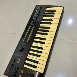 Synthesizer Korg R3