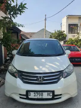 Honda Freed PSD 2010
Mesin sehat 
Matic responsif