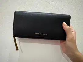 Dompet Charles & Keith Tassel Panjang - Hitam