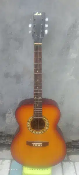 Gitar Arista lawas