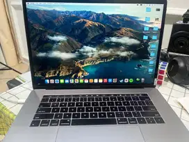 Mac book pro 2017 15 Inch 512 Gb sotrage Mulus BU pemakaian pribadi