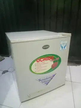 KULKAS MINIBAR UCHIDA MULUS BEKU ORI