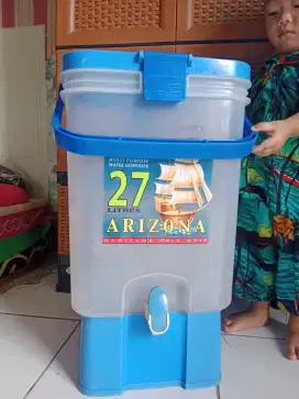 Dispenser air minum. Masih seperti baru. Tidak bocor. Warna aman