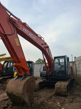 Hitachi Zaxis200-5G tahun 2022
