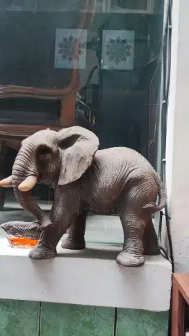 Patung gajah bahan resin